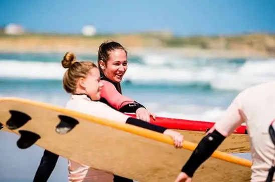 Cut Surf Camp Costs: Proven Budget Strategies & Financial Optimization